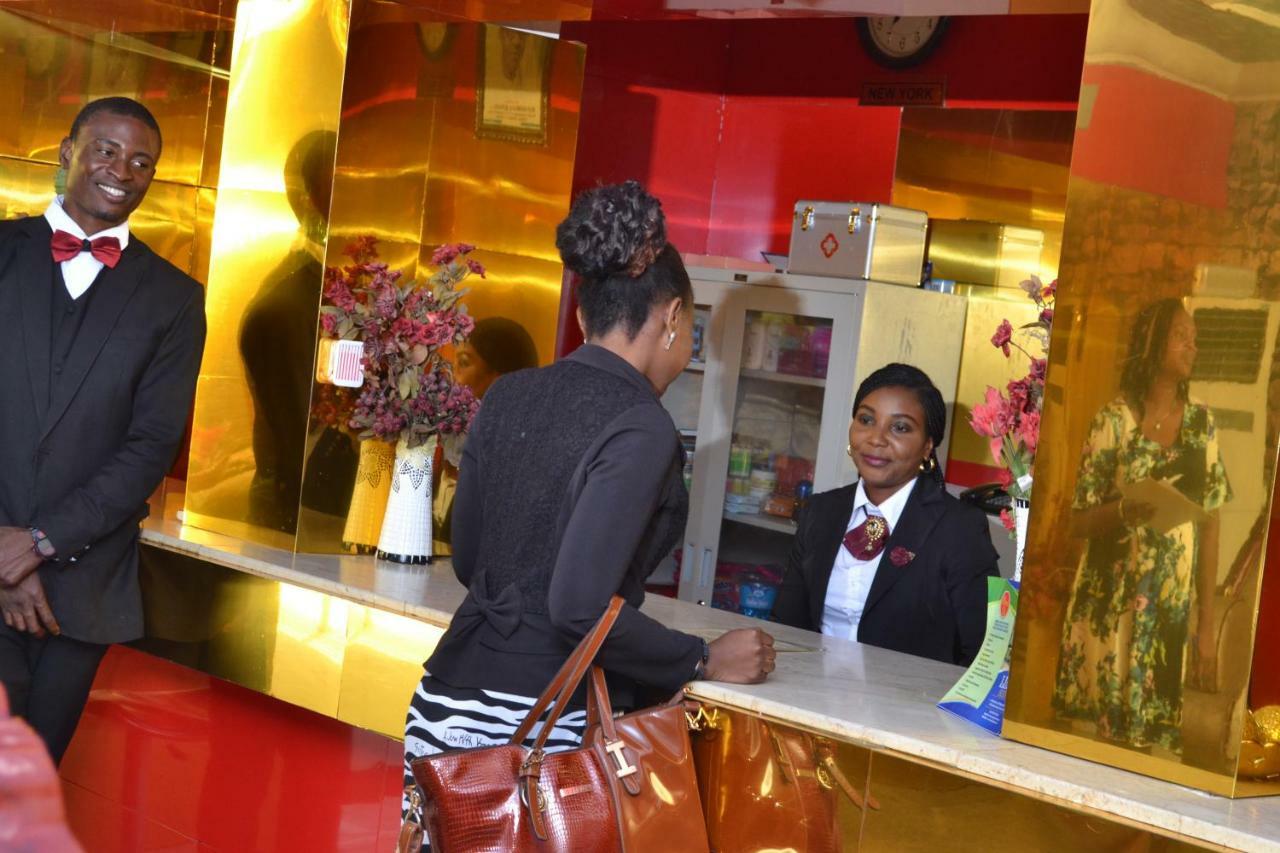 Limoh Suites Benin City Buitenkant foto