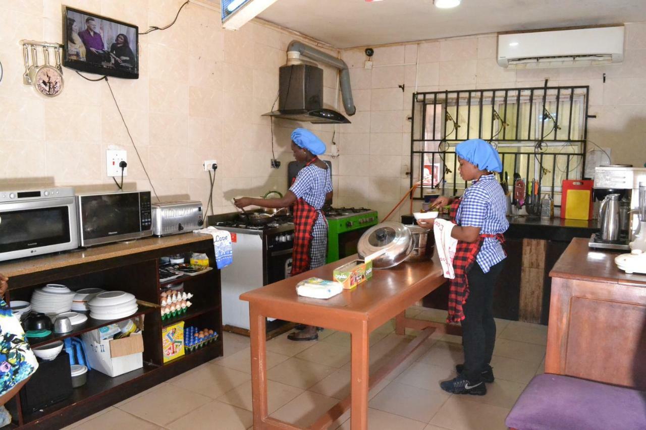Limoh Suites Benin City Buitenkant foto