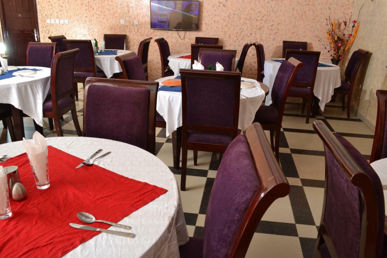 Limoh Suites Benin City Buitenkant foto