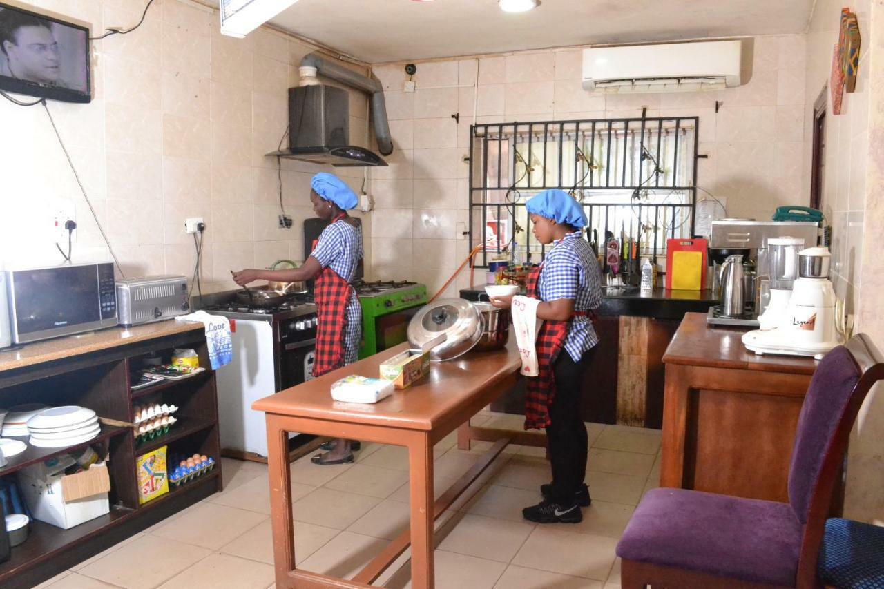 Limoh Suites Benin City Buitenkant foto