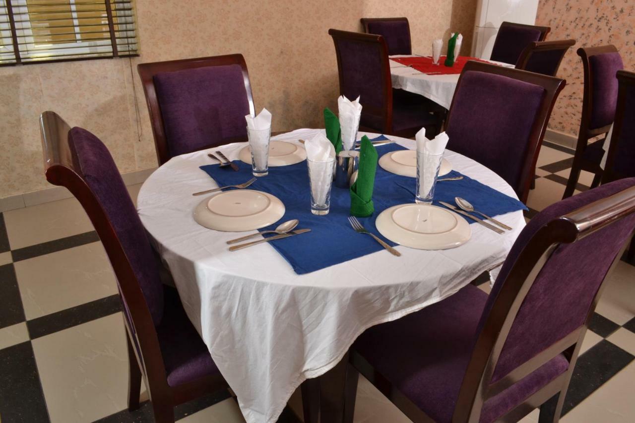 Limoh Suites Benin City Buitenkant foto