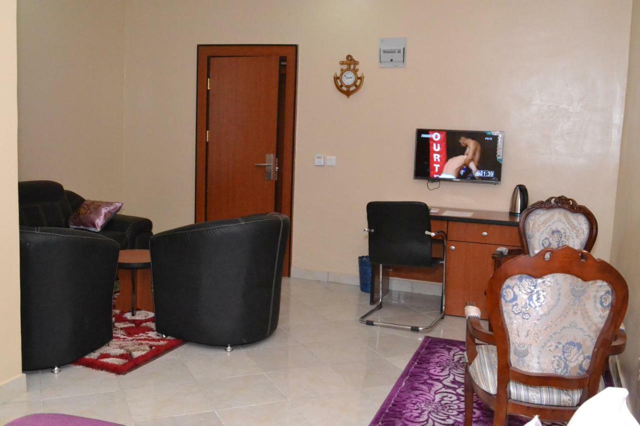 Limoh Suites Benin City Buitenkant foto