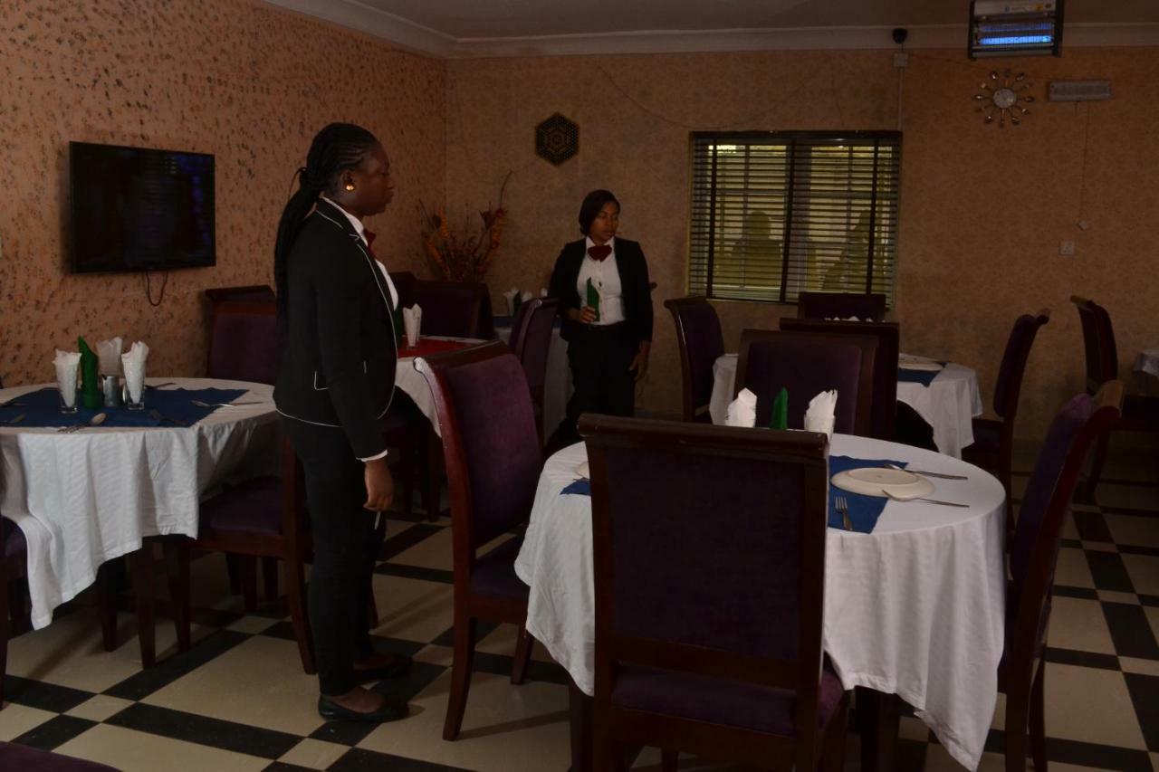 Limoh Suites Benin City Buitenkant foto