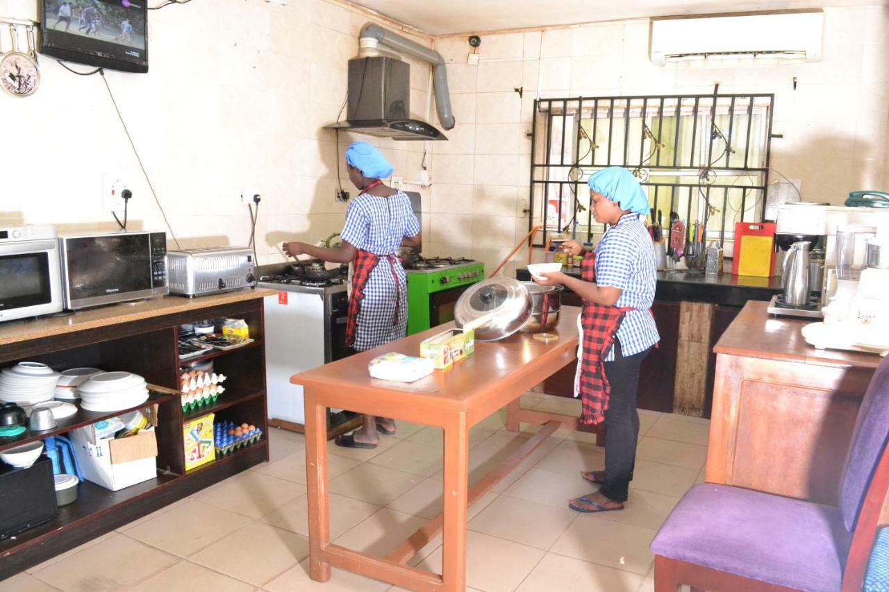 Limoh Suites Benin City Buitenkant foto