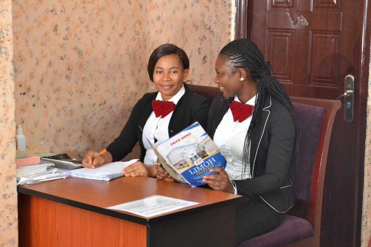 Limoh Suites Benin City Buitenkant foto