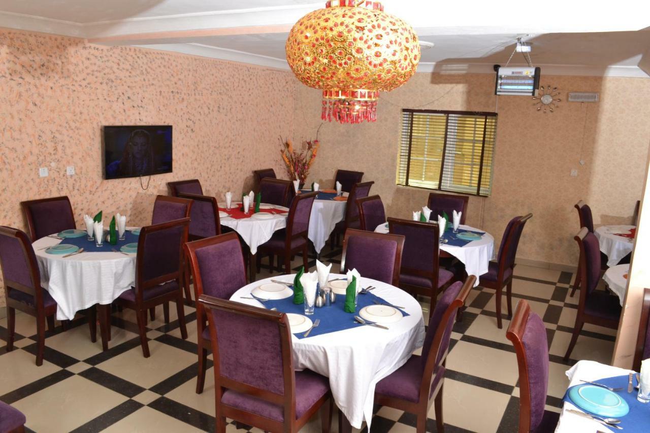 Limoh Suites Benin City Buitenkant foto