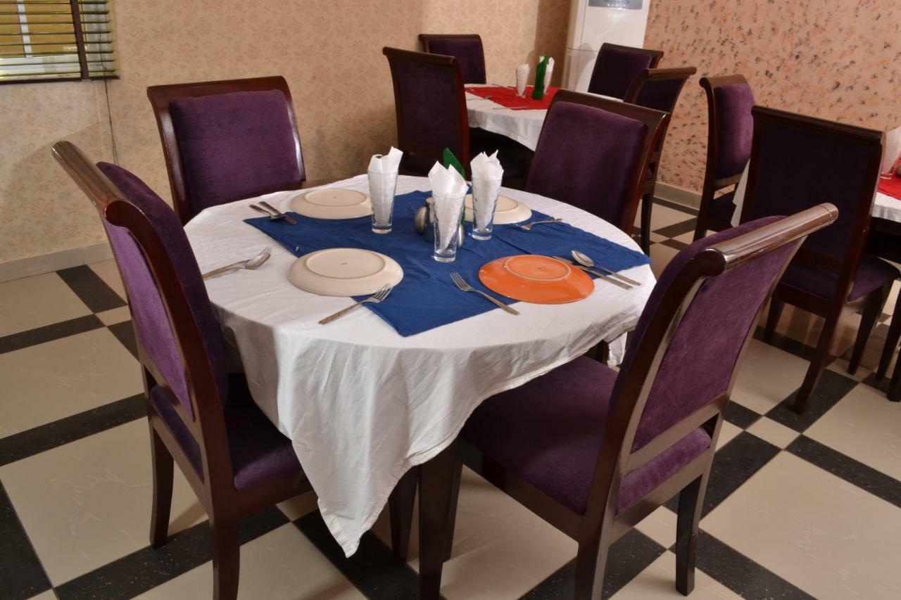 Limoh Suites Benin City Buitenkant foto