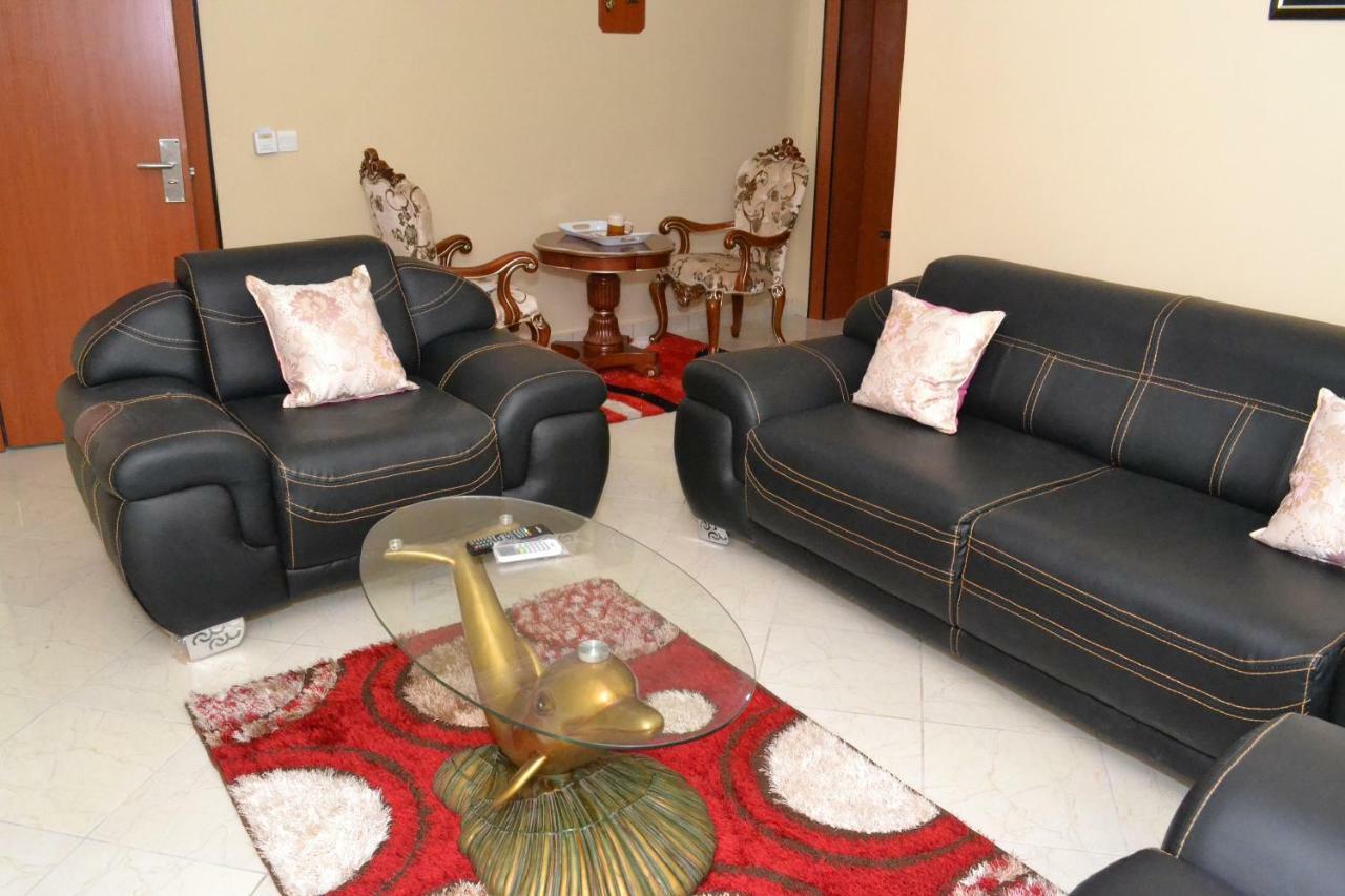 Limoh Suites Benin City Buitenkant foto