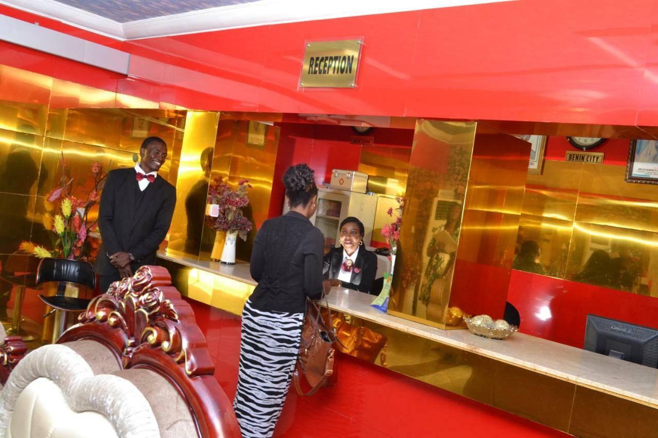Limoh Suites Benin City Buitenkant foto