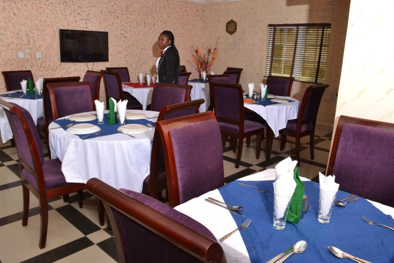 Limoh Suites Benin City Buitenkant foto