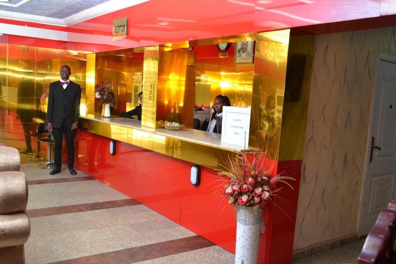 Limoh Suites Benin City Buitenkant foto