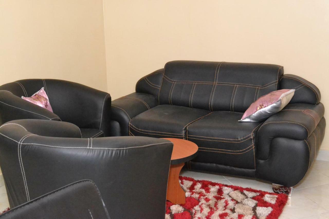 Limoh Suites Benin City Buitenkant foto