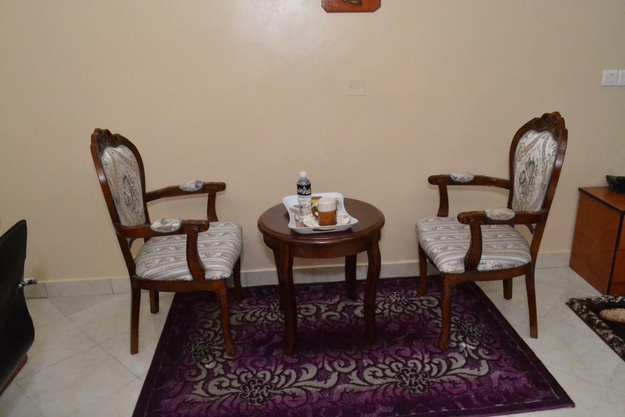 Limoh Suites Benin City Buitenkant foto